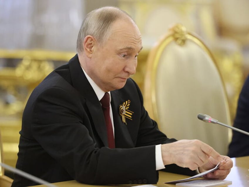MOSCOW, RUSSIA - MAY 9 (RUSSIA OUT) Russian President Vladimir Putin grimases during Russi