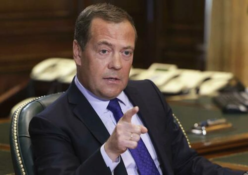 if us gives long range weapons to kiev occupied buffer zone may reach poland medvedev