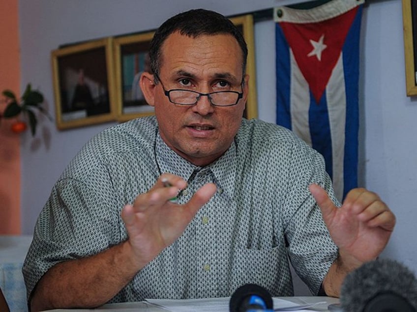 Cuban opposition leader Jose Daniel Ferrer speaks during a press conference to present the ��Towards a national project, the minimum program�� in Havana on May 12, 2016. / AFP / YAMIL LAGE (Photo credit should read YAMIL LAGE/AFP via Getty Images)