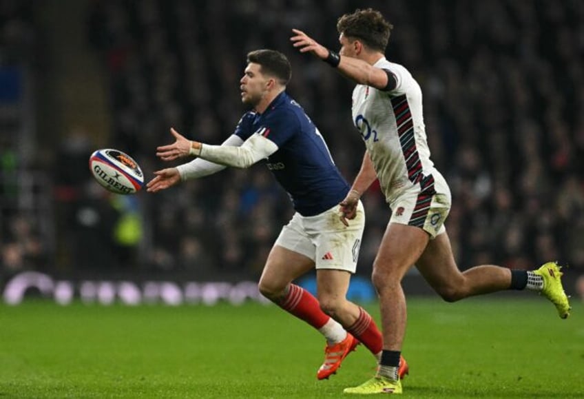 Matthieu Jalibert (in blue) had a mediocre game in France's 26-25 loss to England at Twick