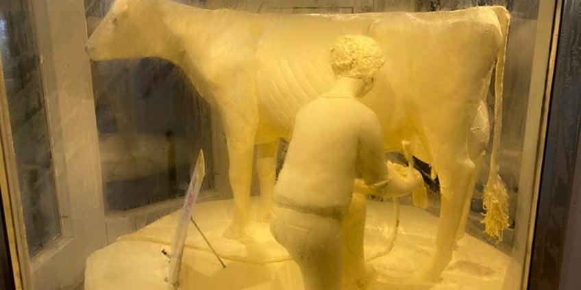 illinois gov jb pritzker unveils 800 pound butter cow sculpture ahead of annual agricultural extravaganza