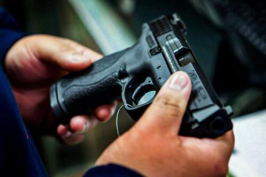 illinois gun requirement is unconstitutional judge