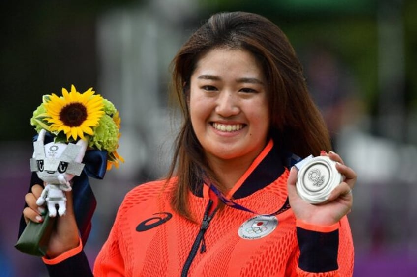 inami wins lpga japan classic after hataoka collapse