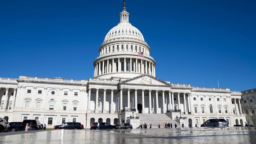 US Capitol building in daytime with blue sky, no clouds