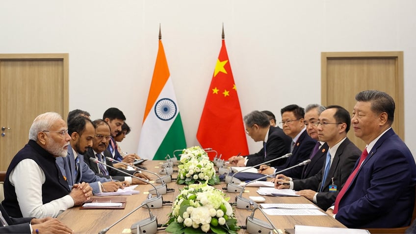 Chinese President Xi and Indian Prime Minister Modi meet in Kazan