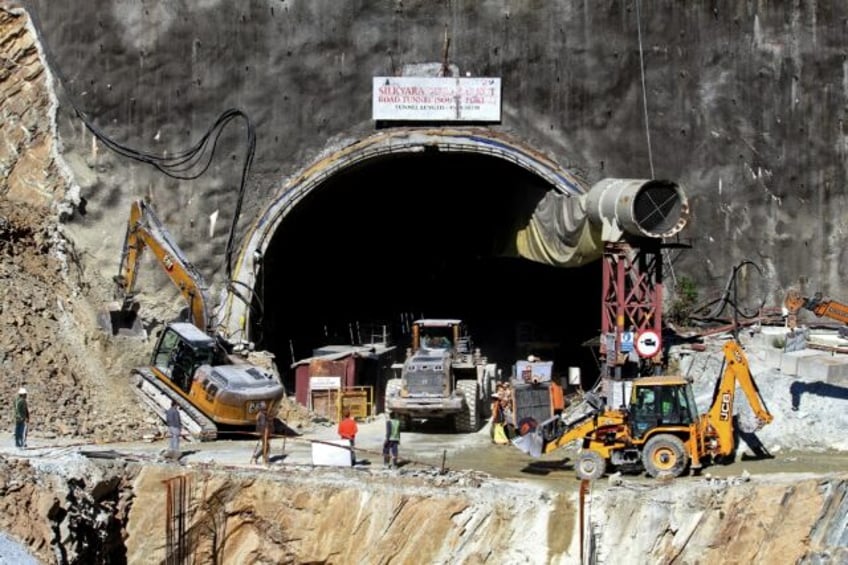 india considering new shaft to free trapped tunnel workers