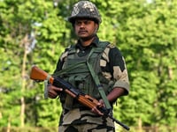 India hunts Kashmir militants after Hindu pilgrim attack