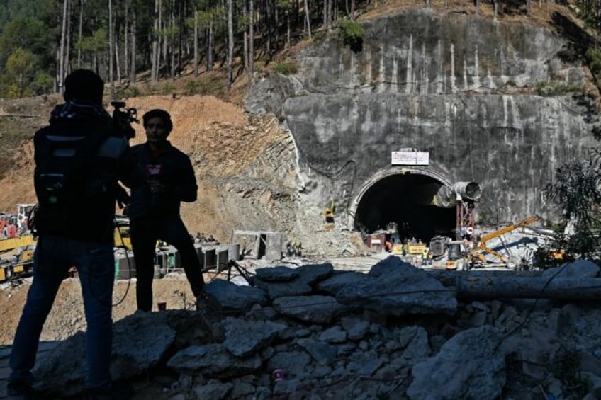 india rescuers hit snags in two week bid to free 41 tunnel workers