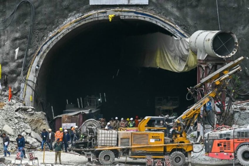 india rescuers make painstaking progress towards 41 trapped in tunnel