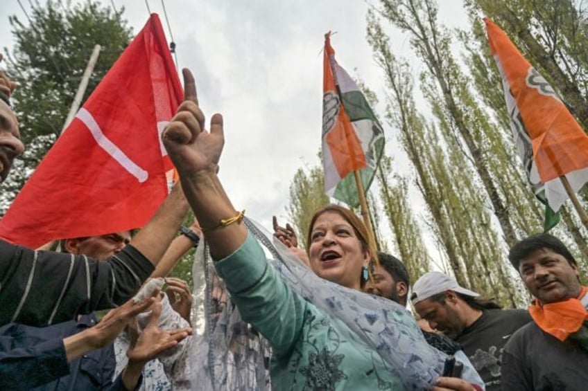 Supporters of Jammu and Kashmir National Conference party and Indian National Congress par