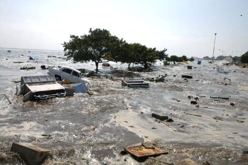 Marina beach in Madras, India, on December 26, 2004,as huge twunami waves hit the region,