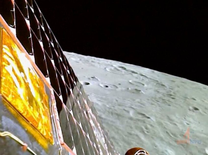 indias lunar rover goes down a ramp to the moons surface and takes a walk