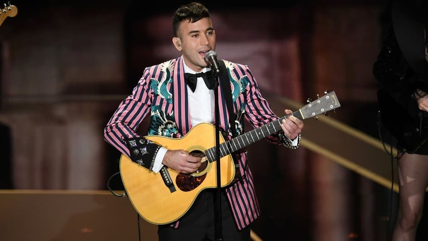 indie folk singer sufjan stevens reveals he has guillain barre syndrome is learning how to walk again