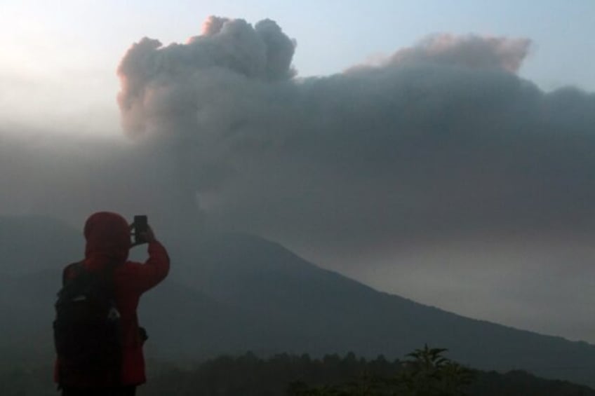 indonesia volcano search effort focuses on last missing hiker