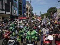 Indonesian gig drivers protest demanding lower app fees