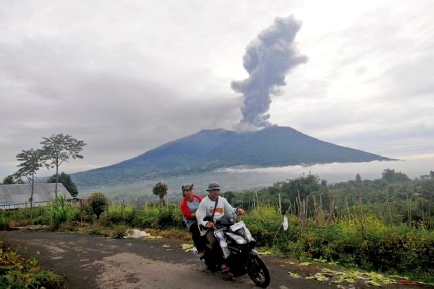 indonesias marapi volcano erupts for the second day as 12 climbers remain missing