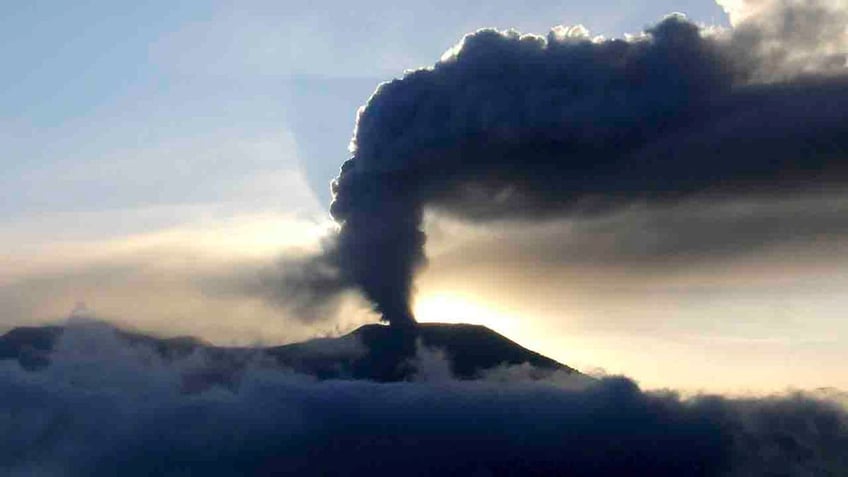 indonesias mount marapi volcano erupts killing at least 22 climbers