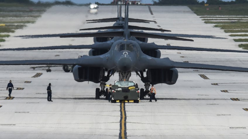 Four B-1B Lancers