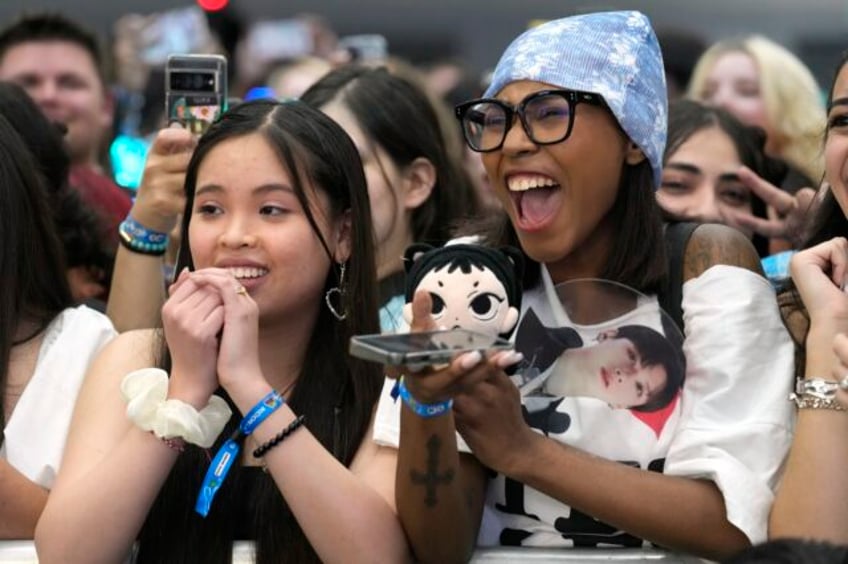 inside kcon la 2023 an extravagant microcosm of k pops macro influence