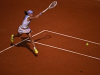 ‘Inspired’ Swiatek outclasses Raducanu at French Open