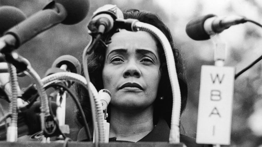 Coretta Scott King prepares to speak at a rally