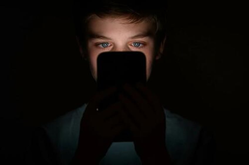 internet addiction in adolescents can negatively affect brain function study
