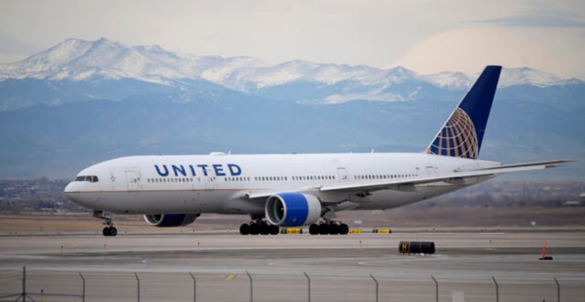 investigators say miscommunication between pilots caused united plane to drop near oceans surface