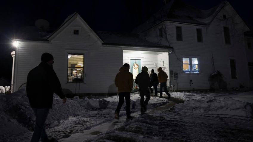 Silver City, Iowa caucus arrivals