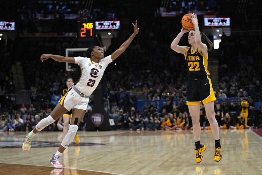 Iowa star Caitlin Clark cools off after record-setting start in NCAA ...