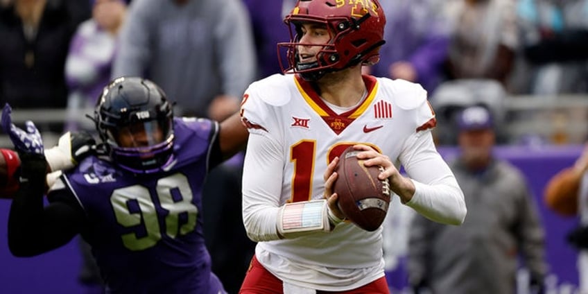 iowa state quarterback hunter dekkers among cyclones accused of betting on school sporting events