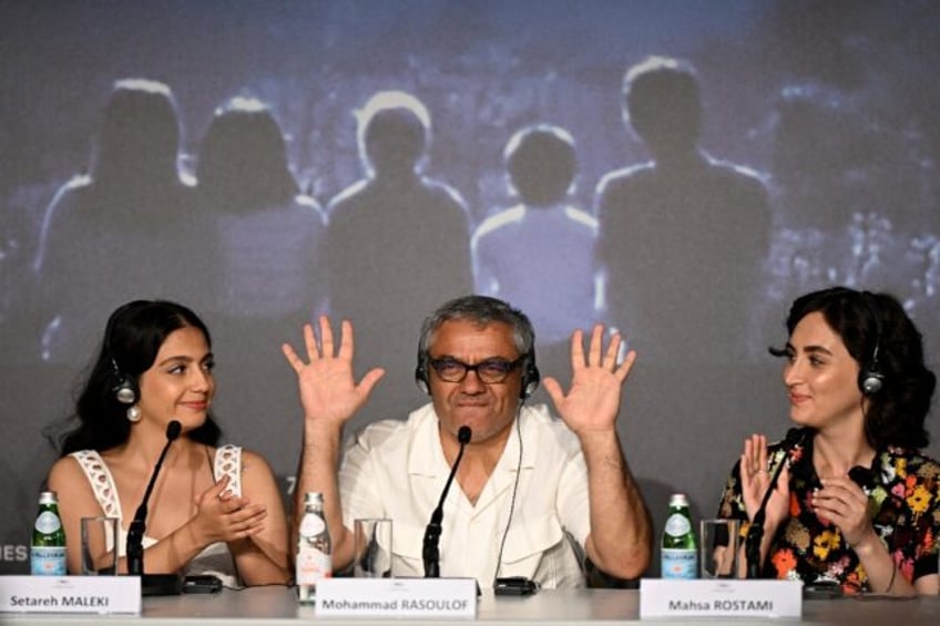 Setareh Maleki (L) with director Mohammad Rasoulof (C) and co-star Mahsa Rostami