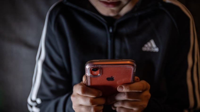 irish parents take action on smartphones amid soaring concerns over childrens mental health