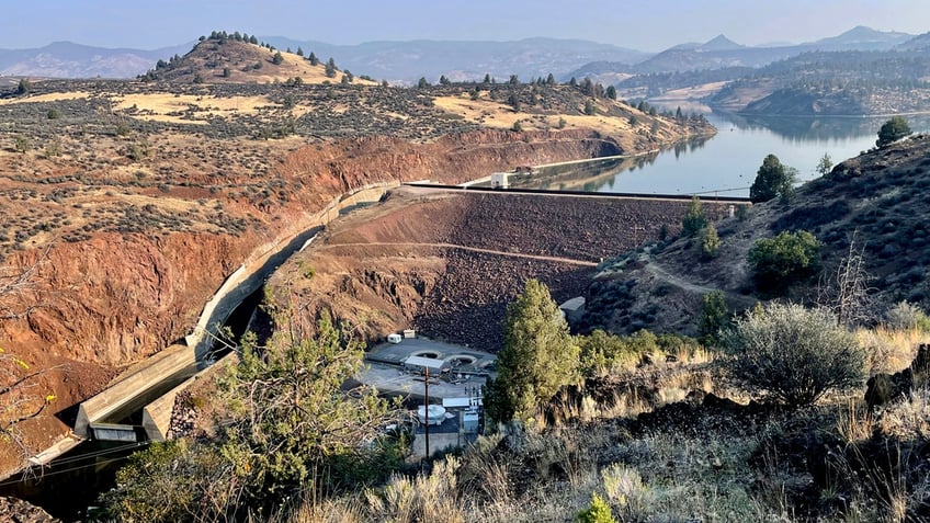 iron gate dam what to know about the historic us dam removal project on klamath river