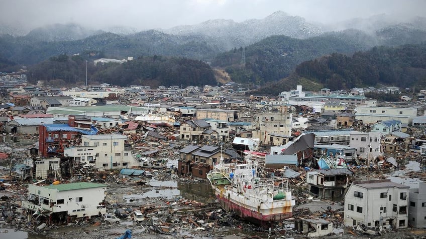 Tsunami-Japan-2011-boats