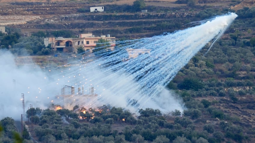 Shell that appears to be white phosphorus