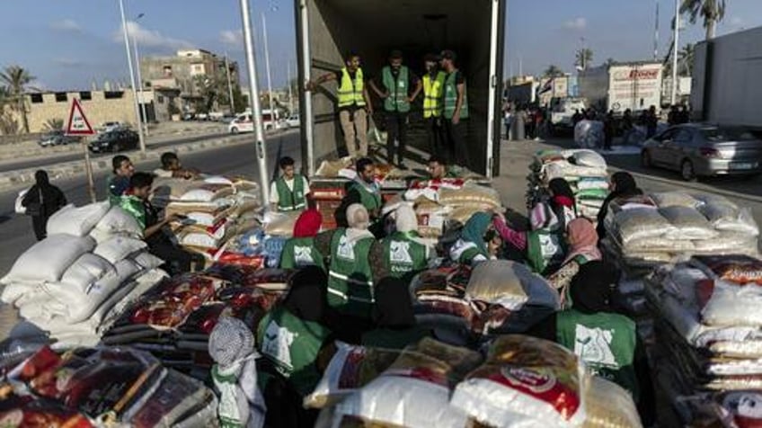 israel blocks all humanitarian aid to gaza as ceasefire could collapse