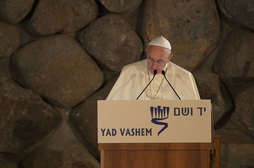 israel calls on pope francis to issue clear and unequivocal condemnation of hamas terror attack