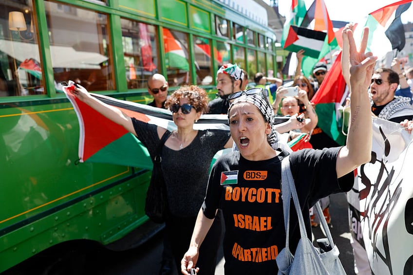 israel defies pro hamas protesters to qualify for eurovision final