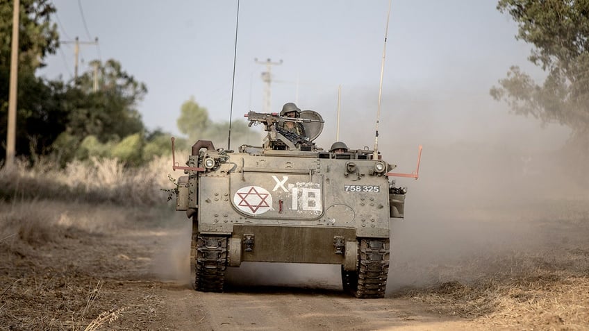 israel gives palestinian citizens deadline to flee gaza as troops amass on border