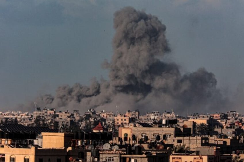 Smoke billows after Israeli bombardment on Khan Yunis in the southern Gaza Strip on March