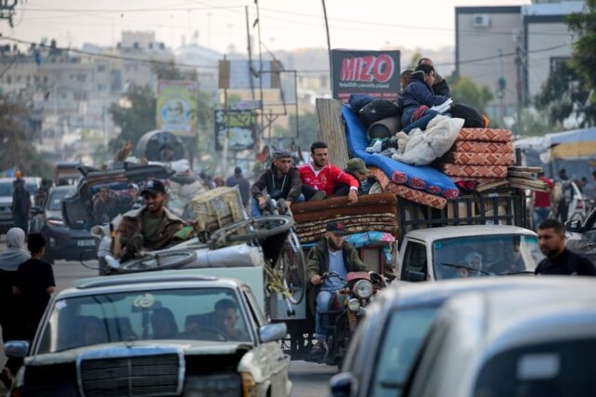 Displaced Palestinians flee Rafah in southern Gaza