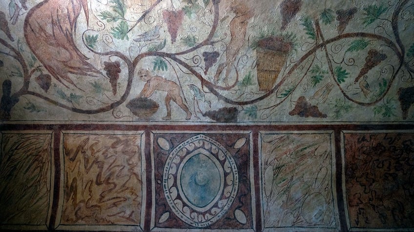 Ashkelon tomb mural restoration