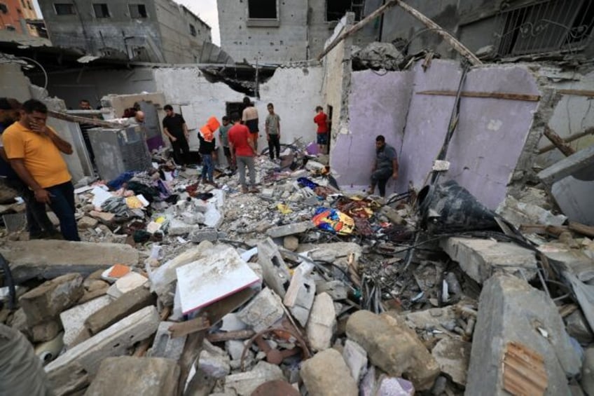 israel pounds gaza as un warns order starting to break down