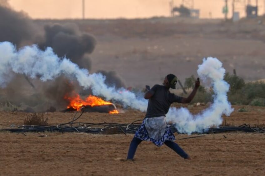 israel strikes gaza again amid new violence at border