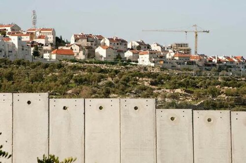 israel unveils new west bank settlement expansion in defiance of white house