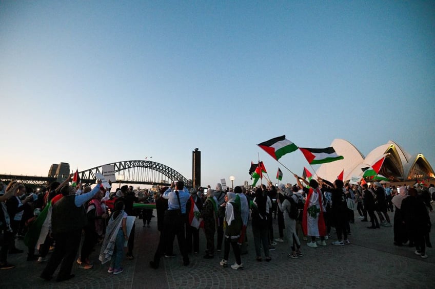israel upgrades travel warning for australia amid rising antisemitism
