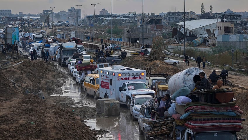 Palestinians return to their homes