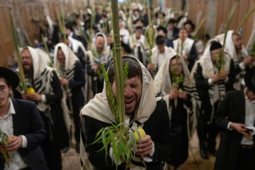 israeli police arrest suspects for spitting near christian pilgrims and churches in jerusalem