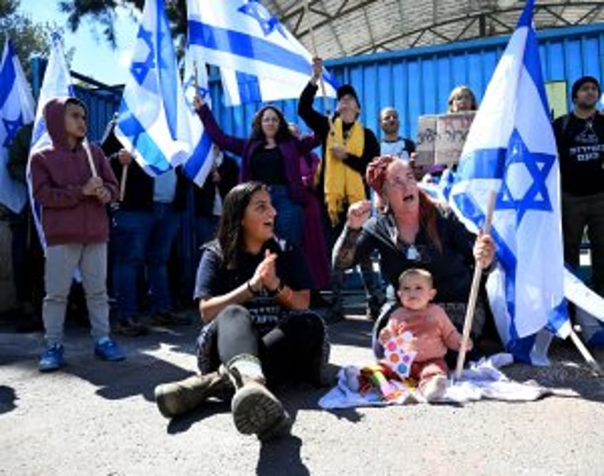 Israeli protesters call U.N. relief agency 'Hamas,' demand its expulsion from Jerusalem