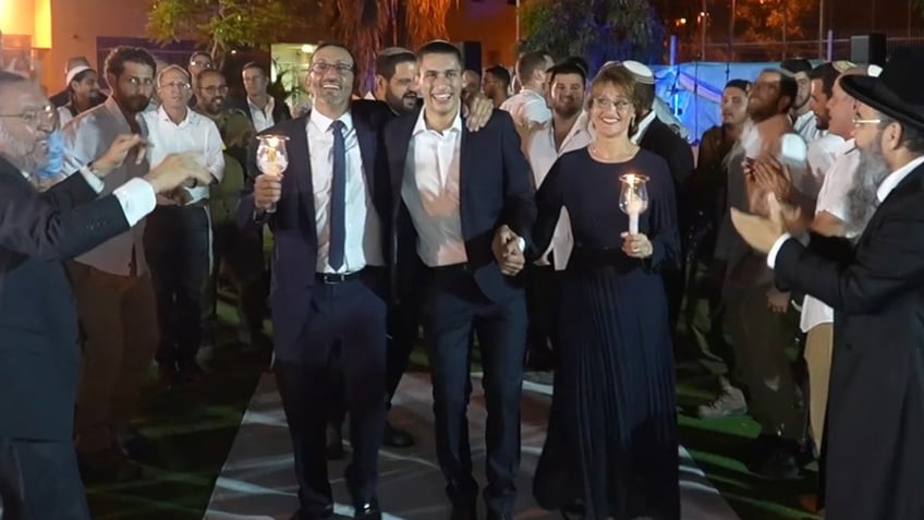 israeli soldier celebrates wedding days after hes shot and his brother goes missing in action